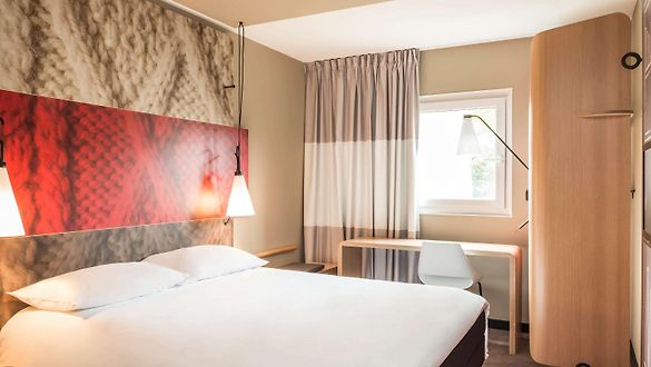 The Ultimate Guide to Manchester Hotels: Find the Perfect Accommodation for Your Stay