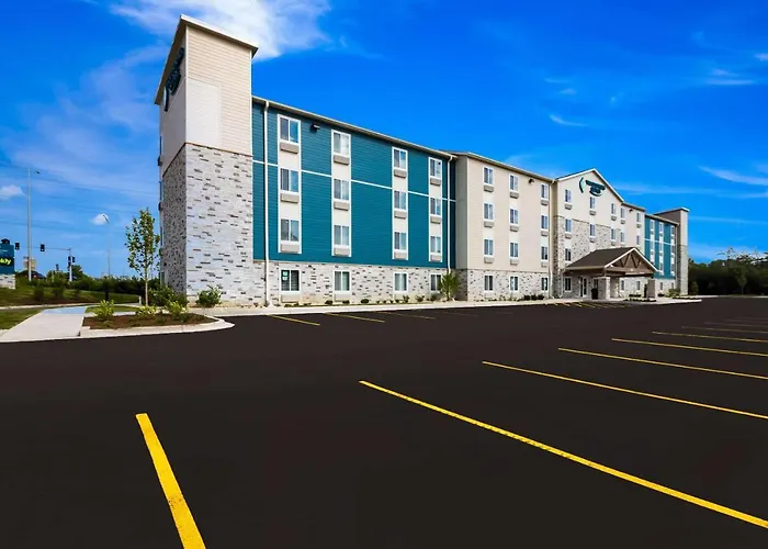 Premier Hotels in Addison, Illinois