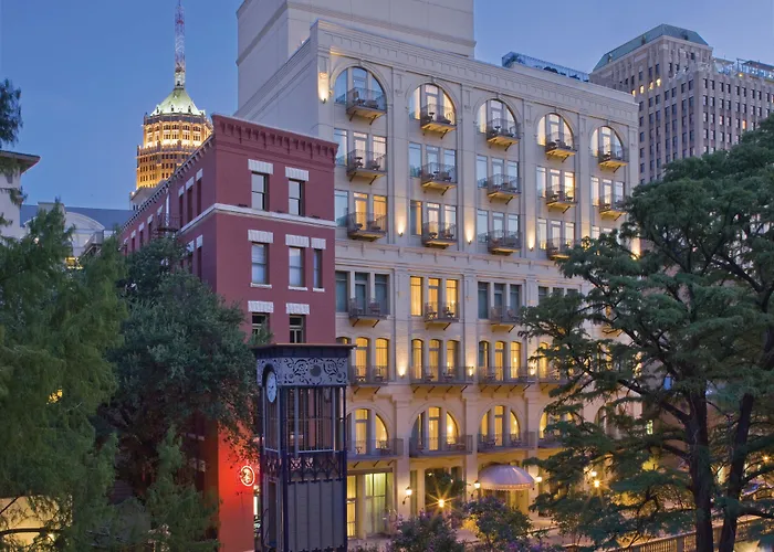 Discover the Best San Antonio Hotels Near the Riverwalk for Your Stay