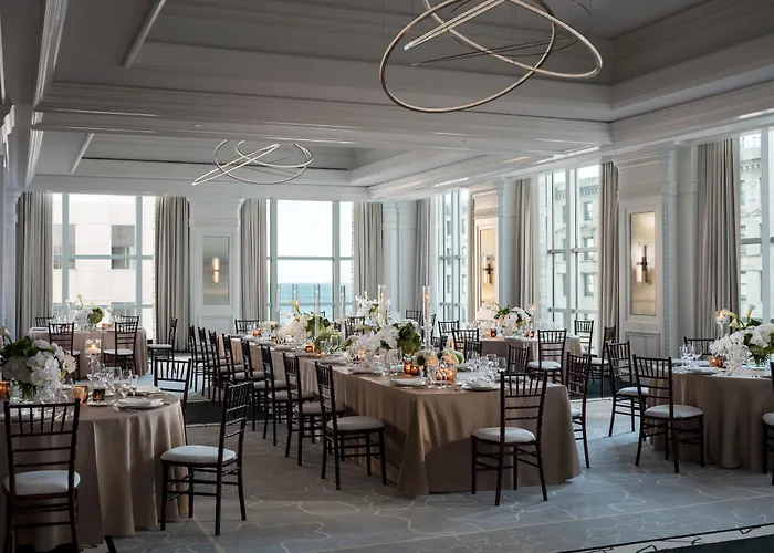 Top Chicago Hotels Offering Jacuzzi In-Room Indulgence