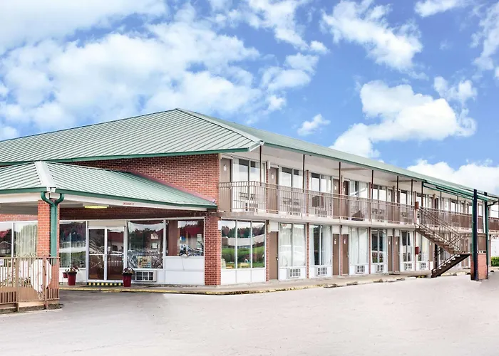 Best Hotels Near Christopher Newport University