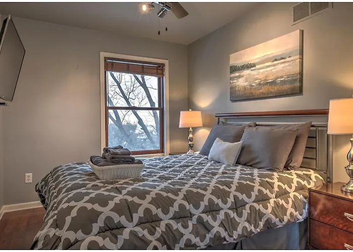 Top Hotels Near Gary