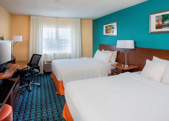 Top Hotels in Peru, Illinois