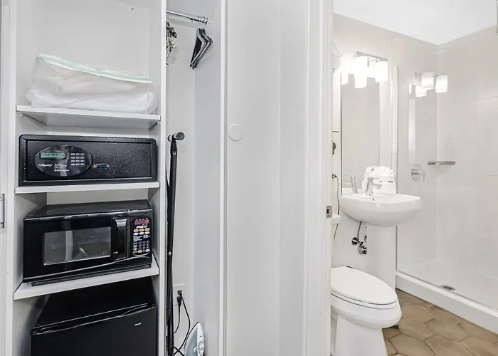 Best West Loop Chicago Hotels