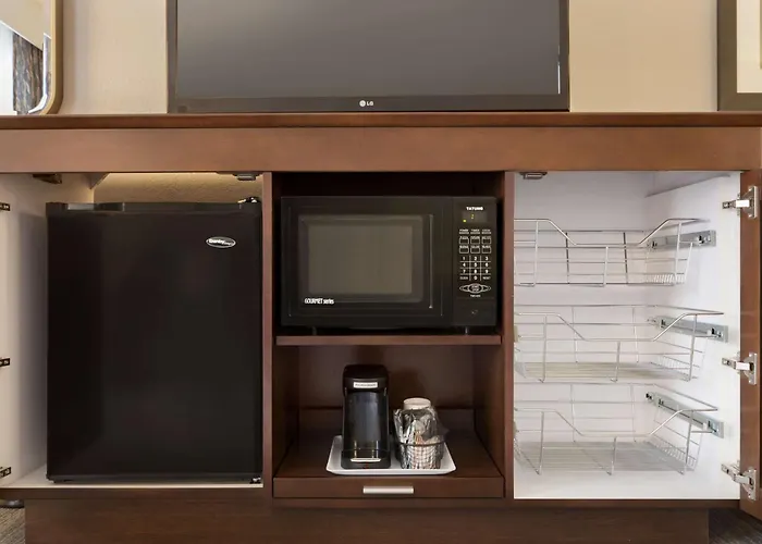 Top Hotels on Broadway for Music Lovers