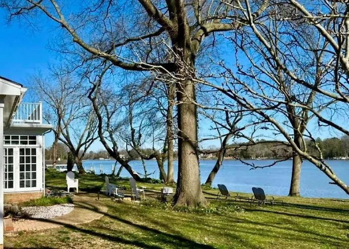 Top Hotels Near Easton Columbus Shopping District