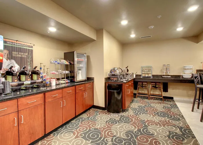 Top Hotels Near Salem's Attractions