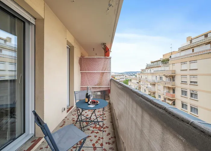 Unveiling the Top Nice Hostels in France for Budget Travelers