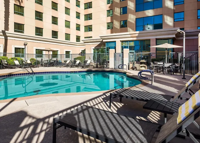 Top Cheap Hotels Near Las Vegas for Savvy Travelers