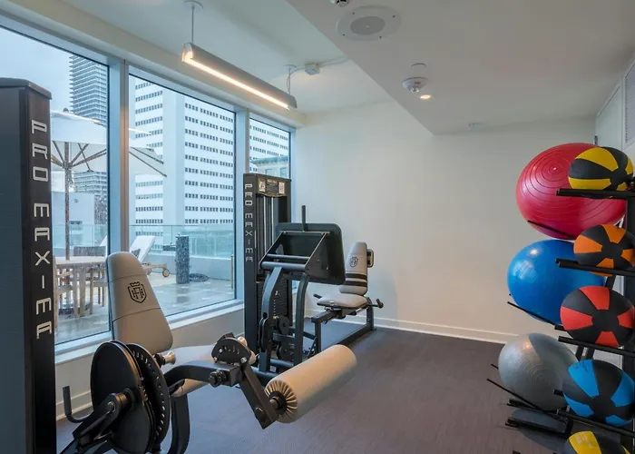 Top Hotels Close to Toyota Center Houston