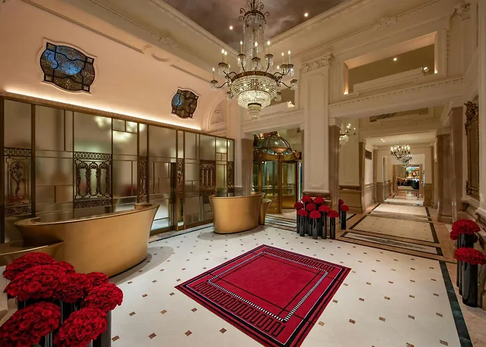 Top Hotels Near New York's Iconic Attractions