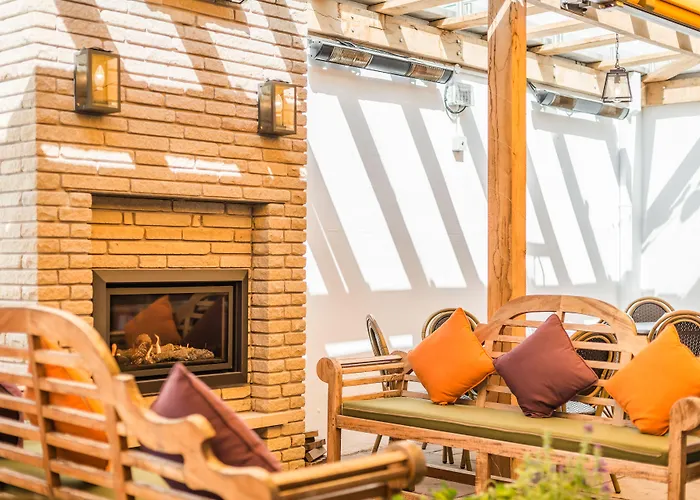 Top Hotels with Parking Near Manchester Airport