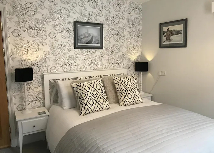 Top Hotels in Glastonbury's Mystic Heart