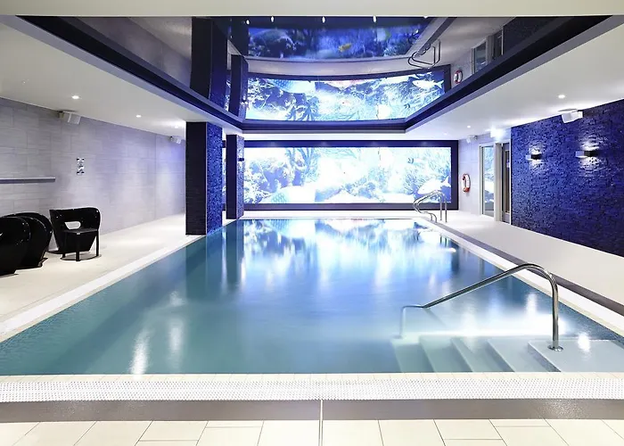 Top Hotels in Brentford Offering Riverside Bliss