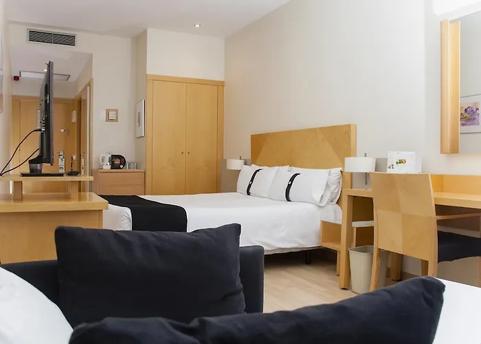 Mejores Hoteles Económicos Junto a la Ciudad de las Ciencias