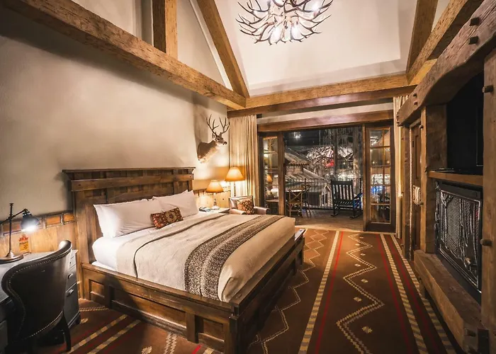 Top Accommodations Near University of Memphis