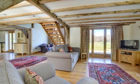 Birdsong Barn, Guestling