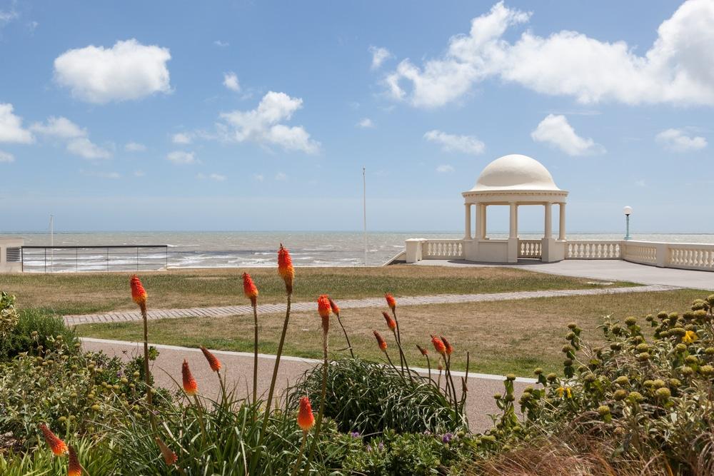 The sea and a marble pagoda in front of it at Bexhill-on-Sea