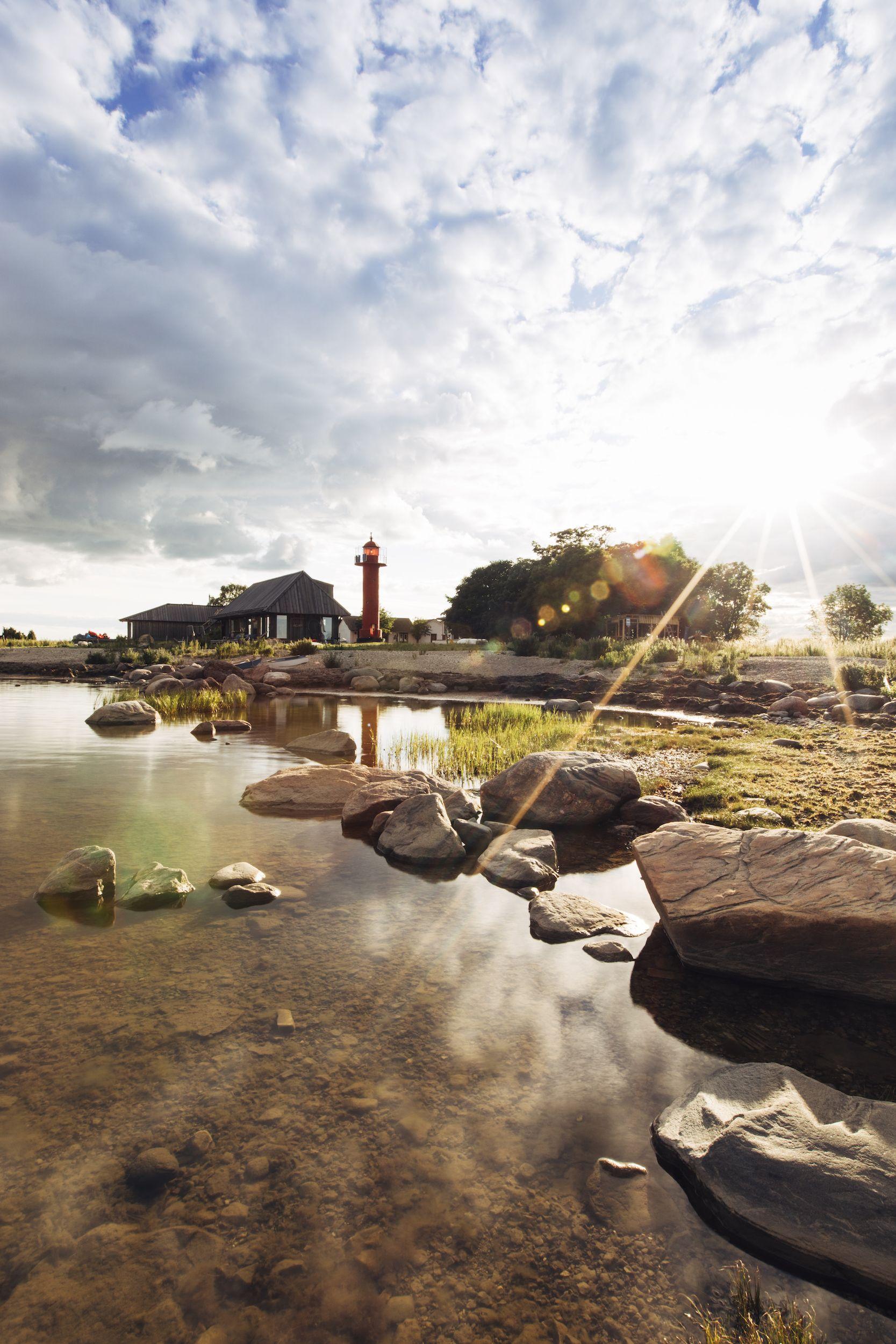 Il faro rosso di Viirelaid ©Adrienne Pitts/Lonely Planet