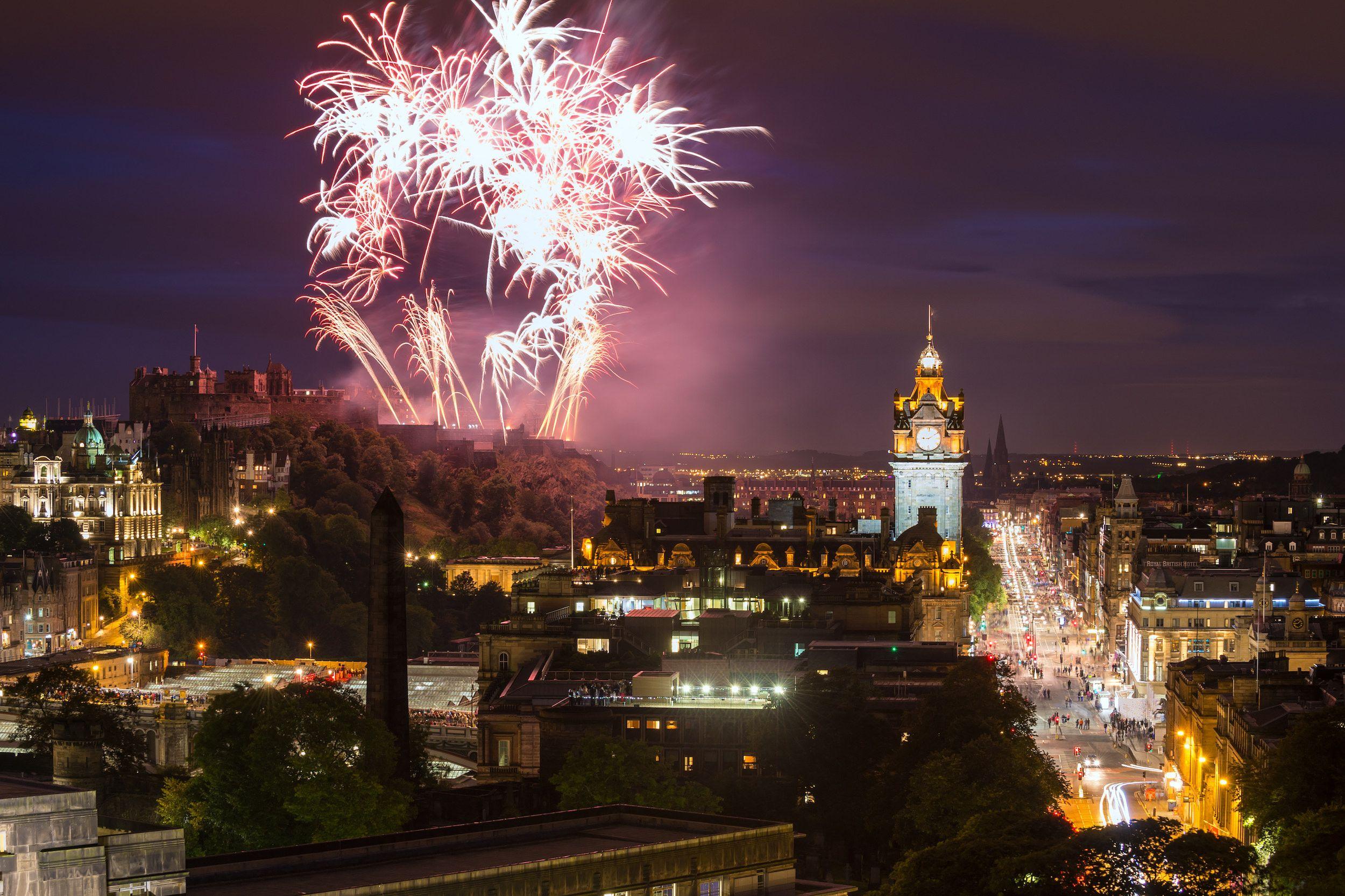 Le celebrazioni dell'Hogmanay a Edimburgo, Scozia ©Andrea Obzerova/Shutterstock