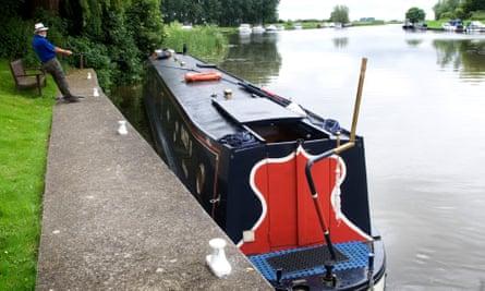 Mooring up at Denver sluice.