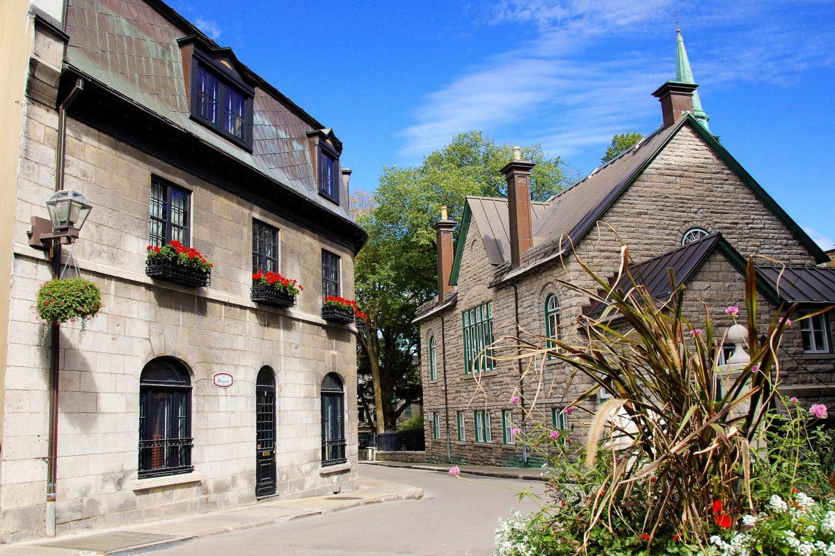 Rue Donnacona with its historic buildings in Quebec, Canada - © Travel Bug / Shutterstock